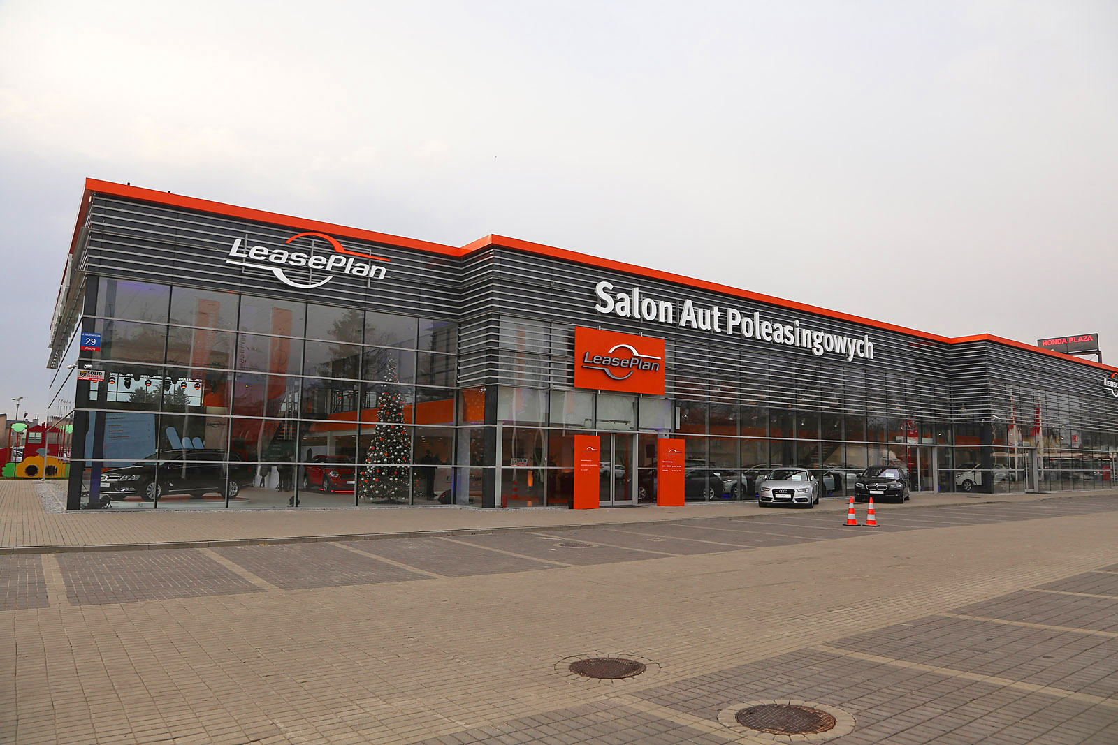 LeasePlan otworzył pierwszy w Polsce Salon Aut Poleasingowych
