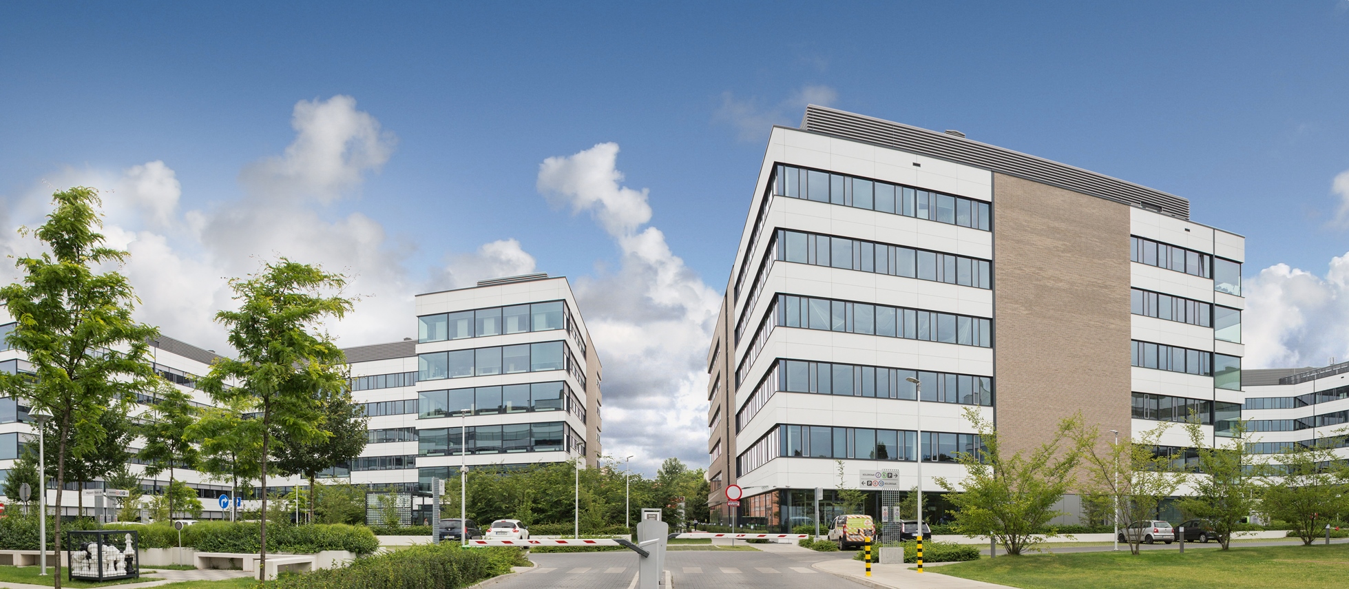 pięć umów najmu powierzchni biurowej w kompleksie Business Garden w Poznaniu