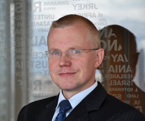 Aleksander Kuźniewski, starszy negocjator w dziale powierzchni magazynowych i logistycznych w CBRE.