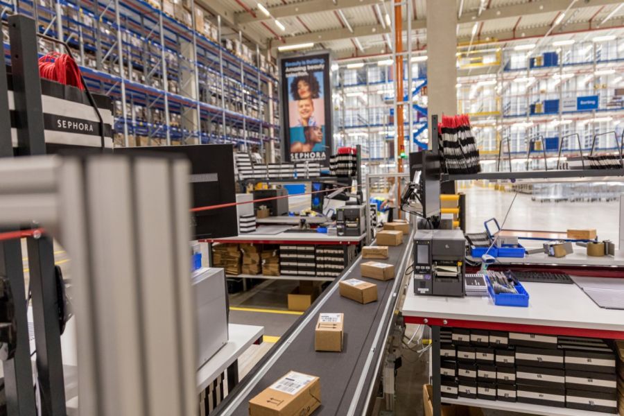 Arvato Supply Chain Solutions and SEPHORA bring new pick tower into operation in Dueren