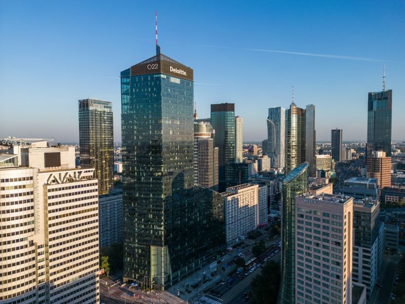 SAVILLS stays on in sustainable office tower in central Warsaw