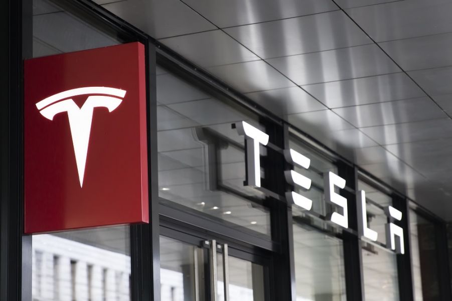 Tesla’s Q4 market cap loss tops its 10 EV competitors’ cumulative market worth