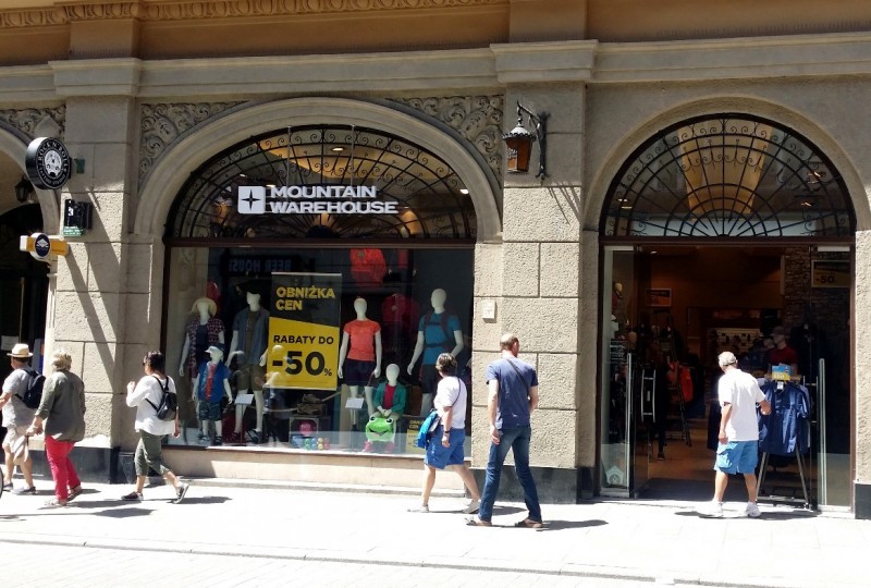 Brytyjska firma odzieżowa na głównej ulicy handlowej w Krakowie 