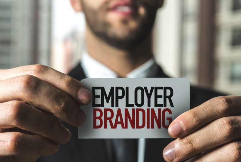 Co skuteczniej buduje markę pracodawcy - employer czy branding? 