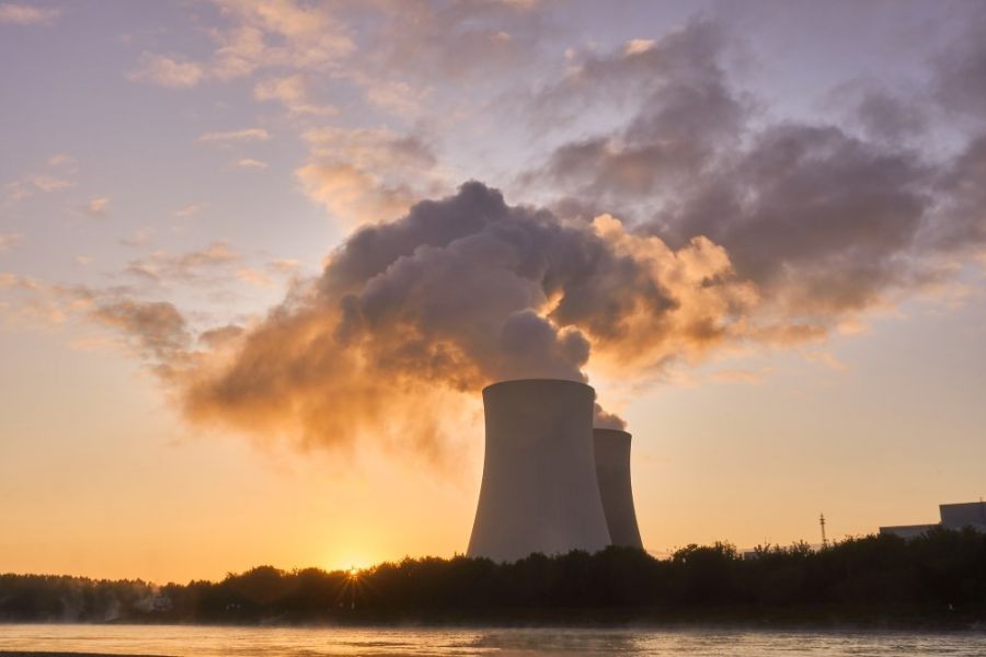 Czy elektrownie jądrowe mogą działać w symbiozie z OZE?