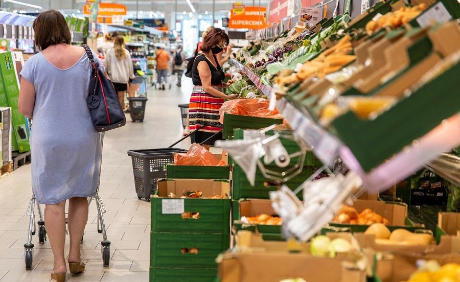 Eksperci uspokajają: W sklepach nie braknie żywności. Rynek sam się zaspokaja. Napędzanie paniki może potęgować drożyznę