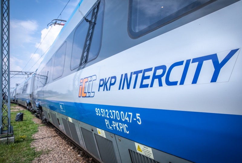 Europejski Bank Inwestycyjny (EBI) podpisał dzisiaj umowę z PKP Intercity o finansowanie pociągów przyszłości