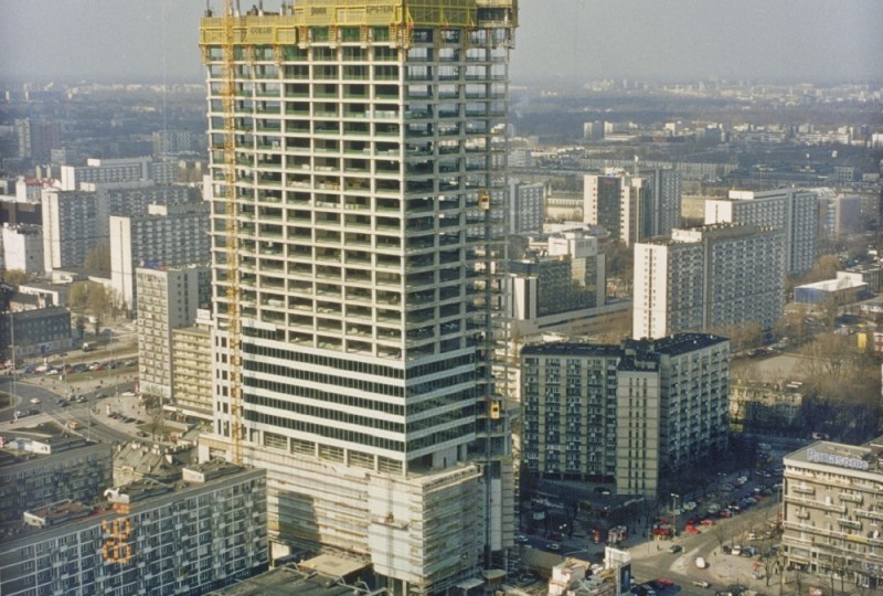 Jesienią 1998 roku do użytku oddano Warsaw Financial Center - teraz świętuje okrągły Jubileusz 