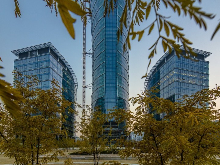 JLL przejmuje zarządzanie kompleksem biurowym Warsaw Spire