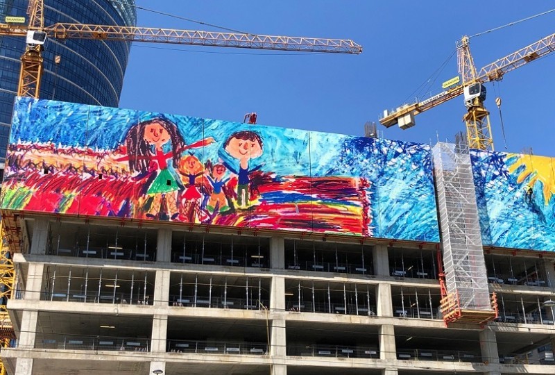 Na budowanej właśnie wieży Generation zawisnął baner prezentujący obraz 7-letniej Małgosi Podlipskiej