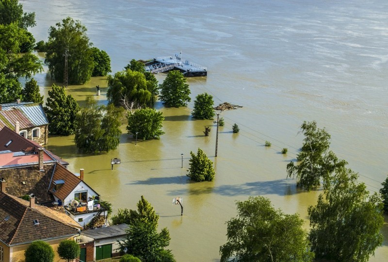 Niszczycielskie powodzie zbierają coraz większe żniwo. Czy jesteśmy w stanie przygotować się na nadchodzące zagrożenie? -komentarz ekspercki