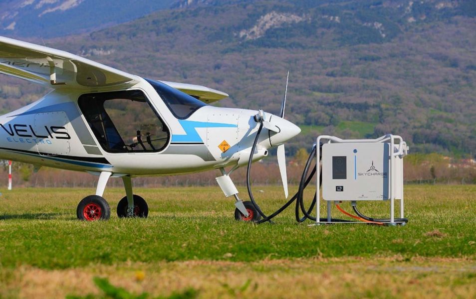 Pierwsza ładowarka dla samolotów elektrycznych z unijnym certyfikatem