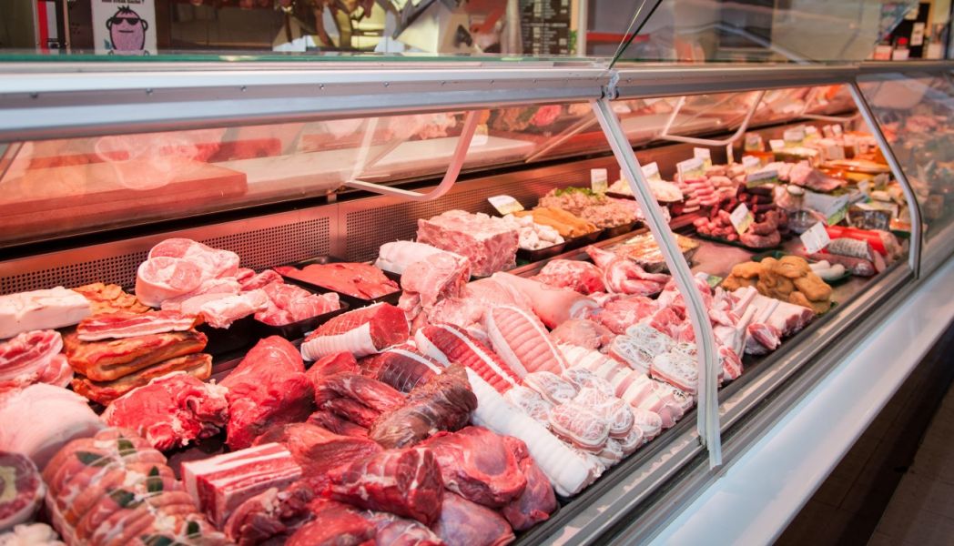 Polacy najczęściej kupują mięso w dyskontach i w osiedlowych sklepach