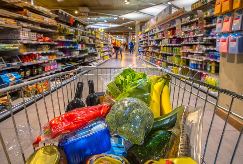 Ponad połowa Polaków traci na nieprzemyślanych zakupach, głównie z powodu żywności