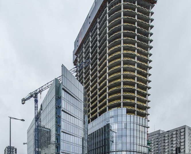 Są środki na kolejne etapy budowy Mennica Legacy Tower w Warszawie
