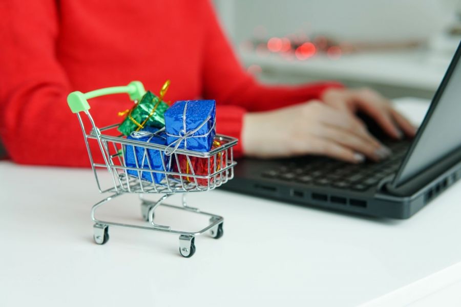 Święta coraz bliżej – jak bezpiecznie kupować online?