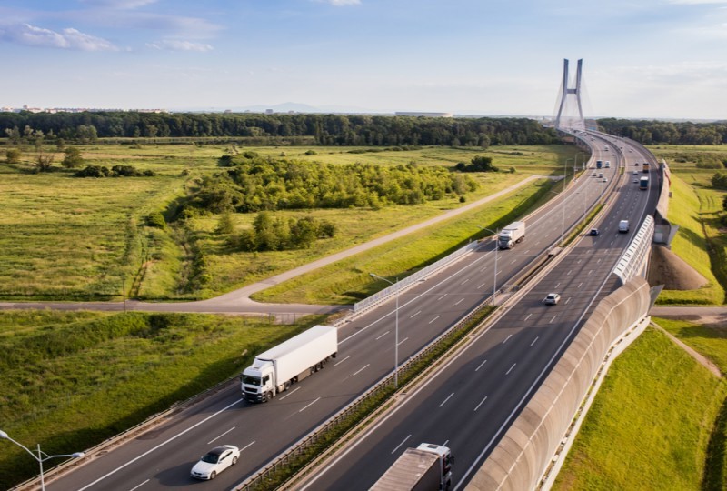 Telematyka – Polscy kierowcy ciężarówek pracują mimo trudności, jakie stawia przed nimi koronawirus