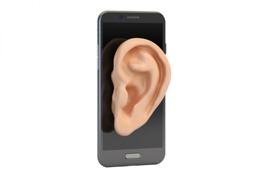 Twój smartfon Cię podsłuchuje –  mikrofon potrafi wyłapać informacje z rozmów, radia i telewizji.