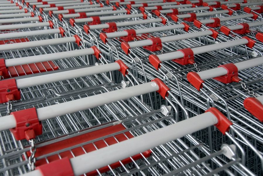 Zmiany na rynku zakupów: aż 25% konsumentów spodziewa się całkowitego odejścia od zakupów w sklepach fizycznych